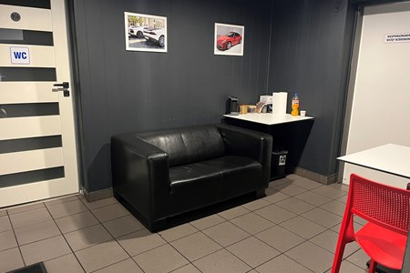 warszawa-alpacar---poczekalnia-dla-klientow.jpg